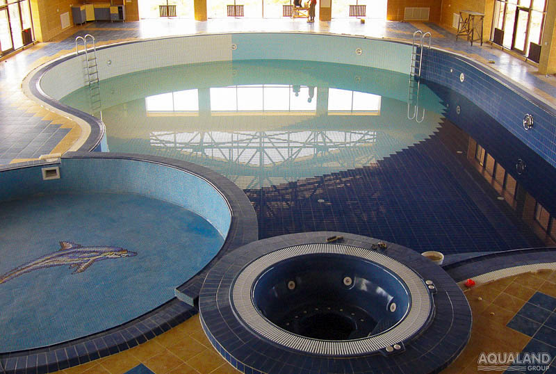 Комплекс бассейнов  - плавательный бассейн, детский бассейн и гидромассажный бассейн в Контакт Тур. (Казахстан)