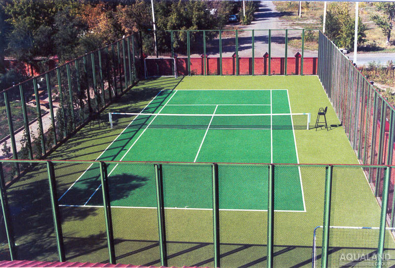 Теннисный корт.